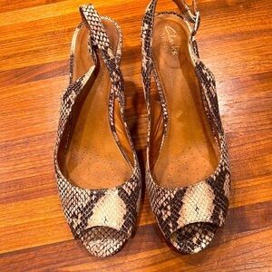 Clarks Artisan Womens 10M Snakeskin heels - Great Condition